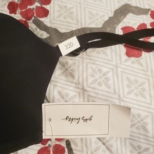 Gilly Hicks Intimates & Sleepwear - Gilly Hicks lightly lined bra 32D Gilly Hicks Intimates & Sleepwear - Gilly Hicks lightly lined bra 32D